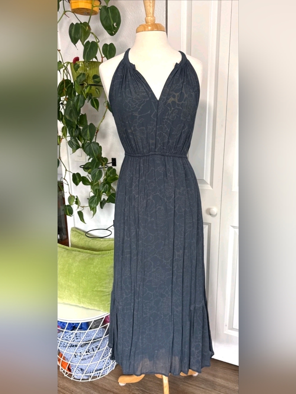 World Market Boho Halter Maxi Dress Gray Floral Viscose Lined Flowy Resort S/M - Picture 2 of 9